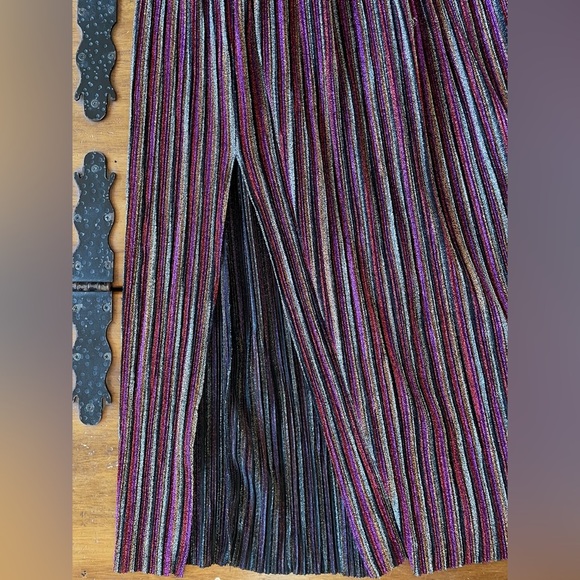 TOPSHOP Metallic Plisse Striped Midi Skirt Size 8 A-line Elastic Waist Slit - Picture 3 of 7